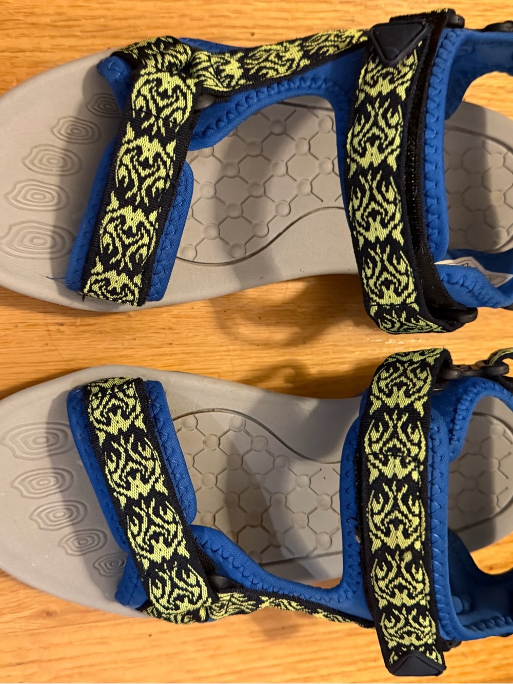 Dream Pairs Neon Green and Blue Patterned Kids Sport Sandals